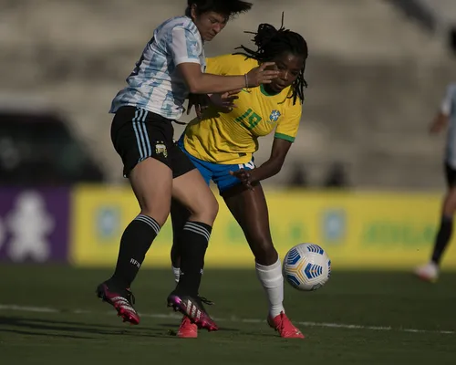 
				
					Sem sustos, Brasil vence Argentina no Amigão, no primeiro dos dois amistosos entre as duas seleções
				
				