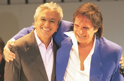 
				
					Em comovente mensagem a Roberto Carlos, Caetano Veloso diz que ficou abalado com a morte de Dudu Braga
				
				