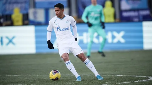 
				
					Douglas Santos estende vínculo com o Zenit até 2026 e comemora: "É um clube gigante"
				
				