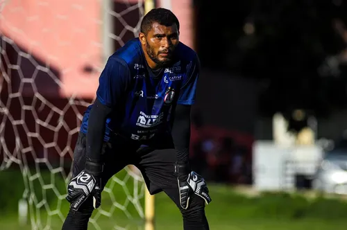 
				
					Goleiro do Campinense assume que grupo não fez bom jogo contra o Guarany e pede mais foco
				
				