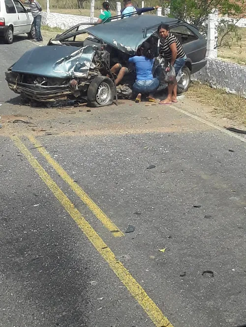 
				
					Homem morre em acidente envolvendo carro e ambulância, entre Caiçara e Belém
				
				