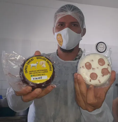 
				
					Parada em Soledade: venda de produtos artesanais tem alta na pandemia e produção de queijos de cabra segue tendência
				
				