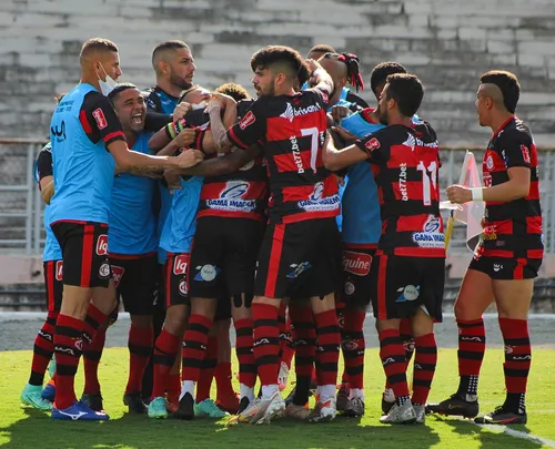 
				
					No Amigão, Campinense finaliza preparação de olho no jogo do acesso contra o América-RN
				
				