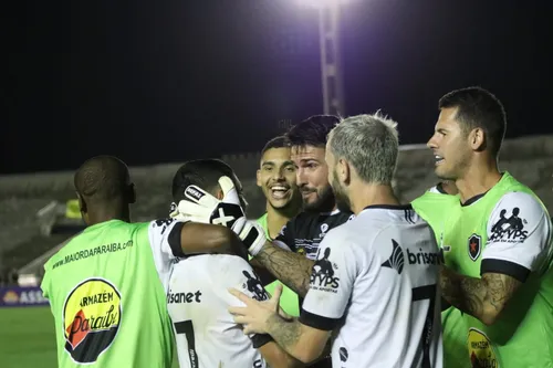 
				
					Botafogo-PB bate o Jacuipense e volta a vencer na Série C
				
				