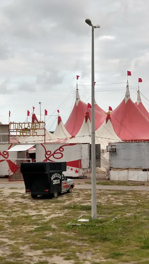 
				
					Ventos fortes derrubam estrutura de circo no Alto do Mateus, em João Pessoa
				
				