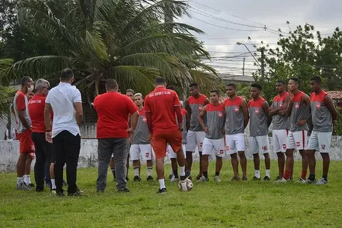 
				
					Auto Esporte apresenta 13 atletas, aguarda outros 13 e inicia treinos visando 2ª divisão
				
				