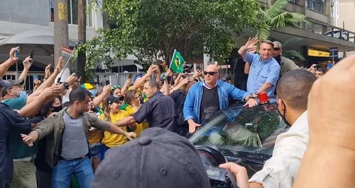 
				
					Medo de "golpe" faz partidos tirarem da gaveta debate sobre impeachment de Bolsonaro
				
				