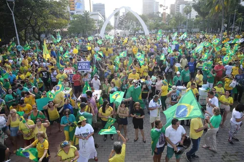 
				
					Manifestação pró-Bolsonaro em João Pessoa ataca STF, TSE e Congresso; veja vídeos
				
				