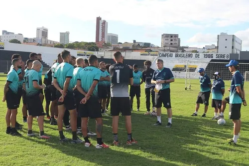 
				
					Jogadores do Treze ameaçam não treinar por conta de salários atrasados
				
				