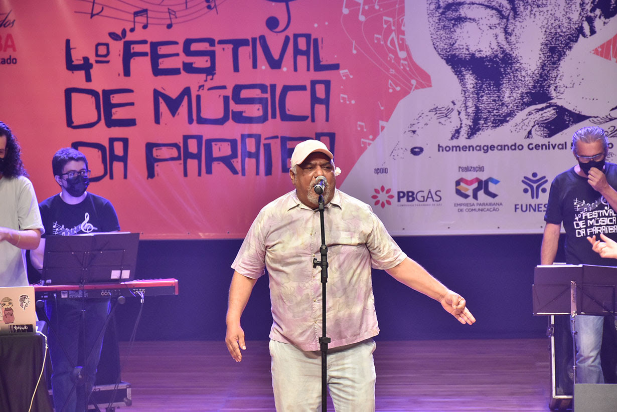 
				
					João Carlos Jr ganha 1º lugar, melhor intérprete e júri popular no IV Festival de Música da Paraíba
				
				