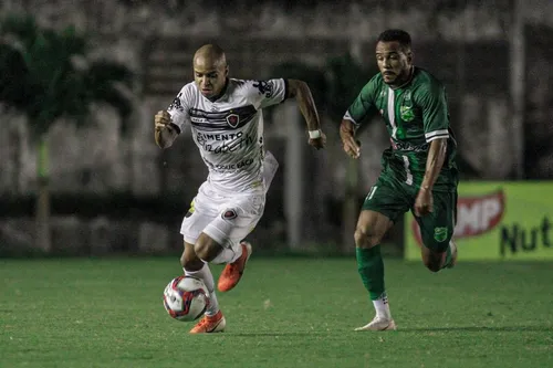 
				
					Mesmo no G-4, Botafogo-PB precisa ligar sinal de alerta na reta final da primeira fase da Série C
				
				