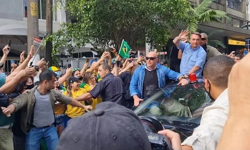 
                                        
                                            Em Caruaru, Bolsonaro defende "enquadrar" ministros do STF
                                        
                                        