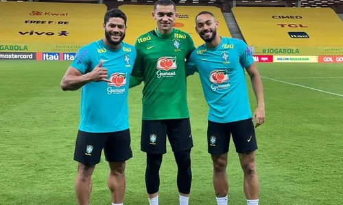 
                                        
                                            Hulk, Matheus Cunha e Santos vivem momento histórico, juntos, com a camisa da seleção brasileira
                                        
                                        