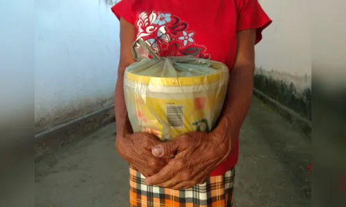 
				
					‘Quem tem fome não espera’: cozinha solidária alimenta 800 pessoas por dia em Campina Grande
				
				