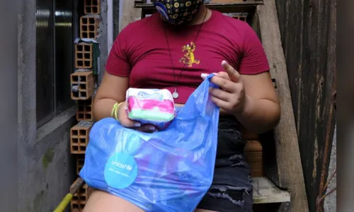 
				
					Bolsonaro veta distribuição gratuita de absorvente para adolescentes e mulheres pobres
				
				