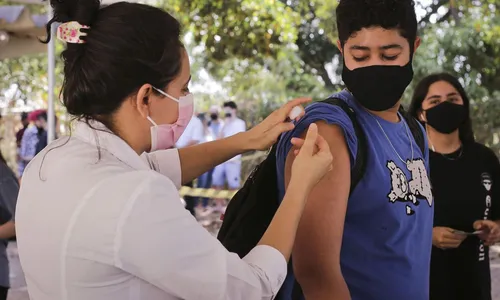 
                                        
                                            Papo Político: suspensão da vacinação de adolescentes sem comorbidades é destaque do podcast da CBN Paraíba
                                        
                                        