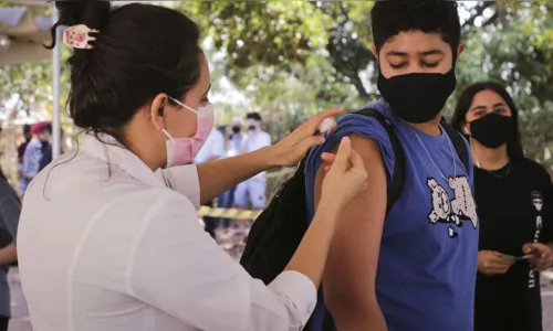 
				
					Sem justificativa convincente, suspensão de vacinação de adolescentes é criticada e gera insegurança
				
				