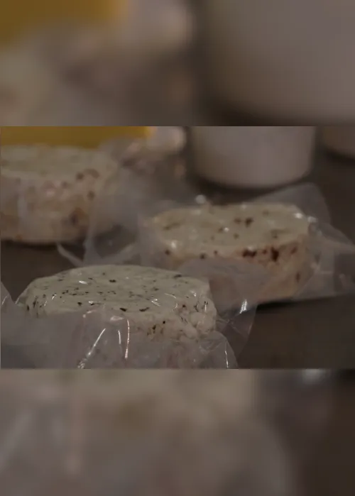 
                                        
                                            Parada em Soledade: venda de produtos artesanais tem alta na pandemia e produção de queijos de cabra segue tendência
                                        
                                        