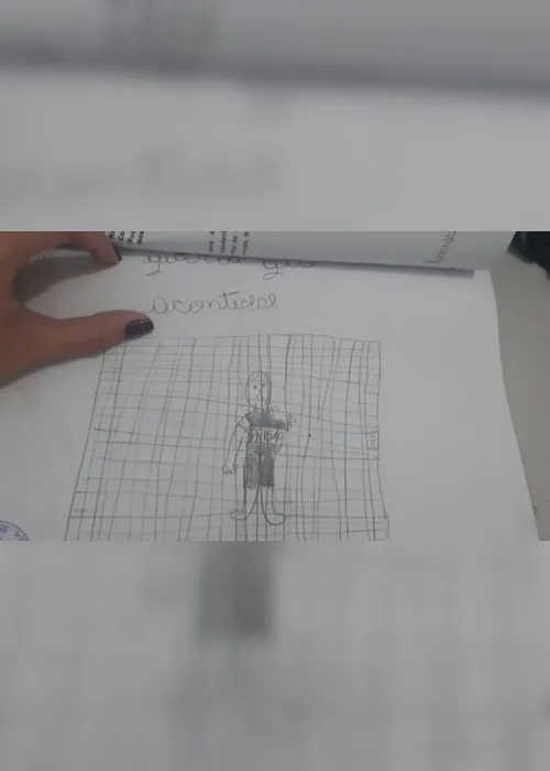 
                                        
                                            Idoso é preso suspeito de estupro; vítima de 6 anos denunciou por meio de desenhos
                                        
                                        