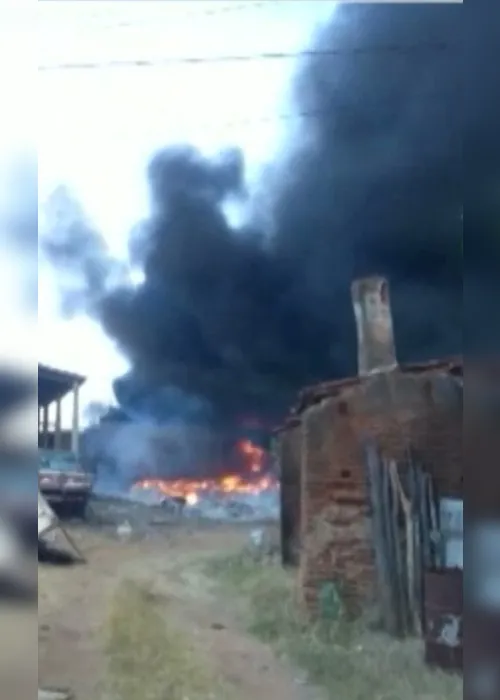
                                        
                                            Depósito é atingindo por incêndio e tem prejuízo de quase R$ 70 mil, no Sertão
                                        
                                        