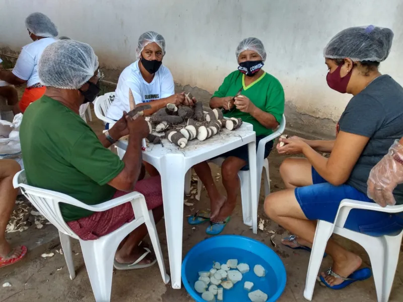 ‘Quem tem fome não espera’: cozinha solidária alimenta 800 pessoas por dia em Campina Grande