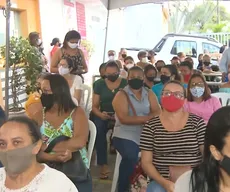 Centro de diagnóstico do câncer registra fila de mulheres em busca de mamografias, em João Pessoa