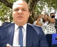 Sentado na Praça dos Três Poderes, deputado pede instalação da 'CPI da Pandemia' na Paraíba