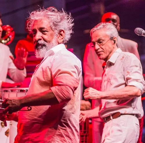 
				
					Sob a batuta do maestro Letieres Leite, Caetano Veloso grava Nanã, de Moacir Santos
				
				