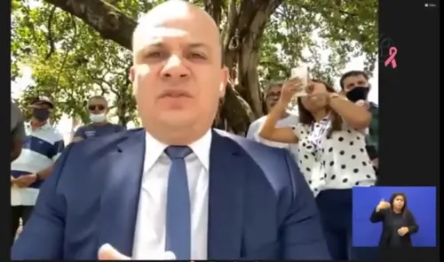 
				
					Sentado na Praça dos Três Poderes, deputado pede instalação da 'CPI da Pandemia' na Paraíba
				
				