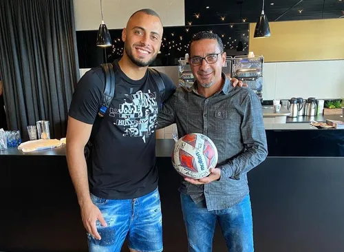 
				
					Arthur Cabral interessa ao Corinthians
				
				