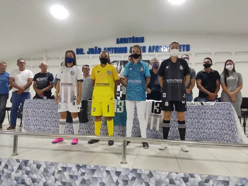 
				
					Treze apresenta time feminino que vai disputar o Campeonato Paraibano
				
				