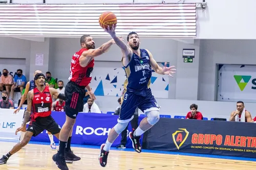 
				
					Unifacisa bate o Flamengo pela rodada final do Torneio Integração, e Jimmy celebra apoio da torcida
				
				