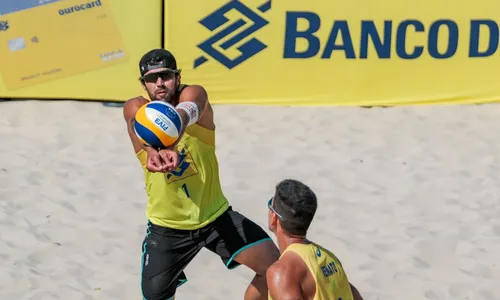 
                                        
                                            Vitor Felipe/Renato vence terceira etapa do Circuito Brasileiro de vôlei de praia
                                        
                                        