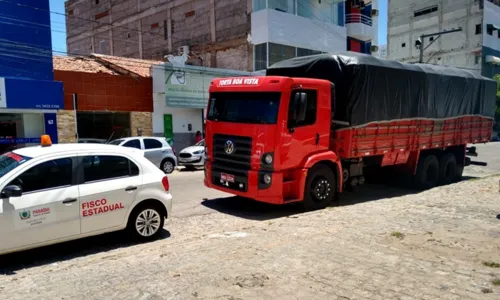 
                                        
                                            Caminhão com carga de ração sem nota fiscal é apreendido no Sertão da Paraíba
                                        
                                        