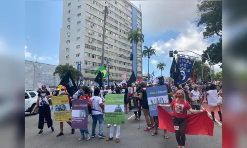 
				
					Manifestantes fazem ato contra Bolsonaro em cidades da Paraíba
				
				
