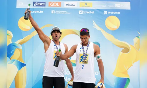 
				
					Vitor Felipe/Renato vence terceira etapa do Circuito Brasileiro de vôlei de praia
				
				