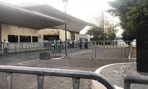 
                                        
                                            Em rápida passagem por Campina, Bolsonaro ignora um punhado de apoiadores em aeroporto
                                        
                                        