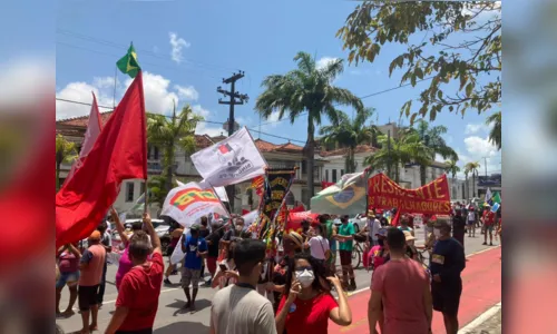
				
					Manifestantes fazem ato contra Bolsonaro em cidades da Paraíba
				
				