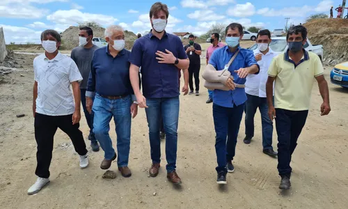 
                                        
                                            Após cirurgia e 'jejum' em eventos, Romero e Bruno participam de inauguração em Campina
                                        
                                        