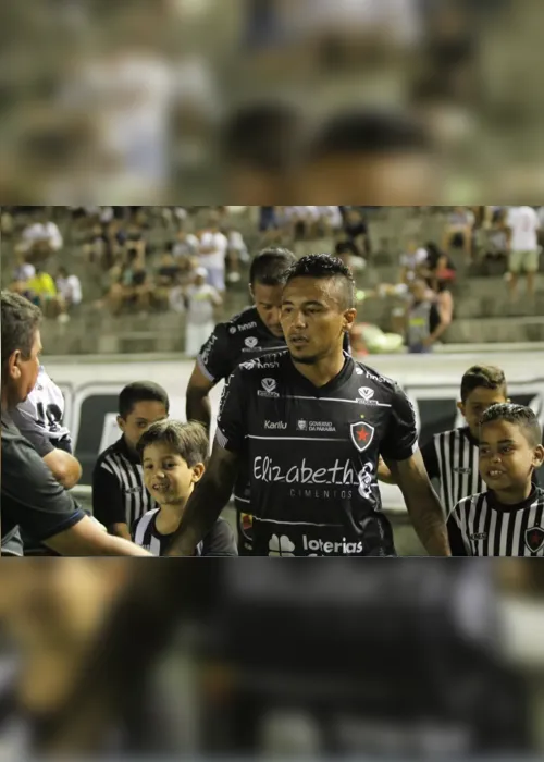 
                                        
                                            Botafogo-PB acerta rescisão contratual com volante Rogério, em meio a disputa do acesso à Série B
                                        
                                        