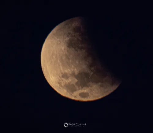 
				
					Astrônomos amadores registram eclipse lunar parcial na Paraíba; veja fotos
				
				