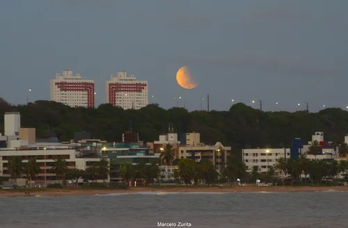 
				
					Astrônomos amadores registram eclipse lunar parcial na Paraíba; veja fotos
				
				