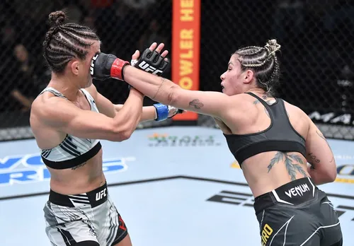 
				
					Luana Pinheiro derrota americana Sam Hughes por pontos e vence a sua segunda luta no UFC
				
				