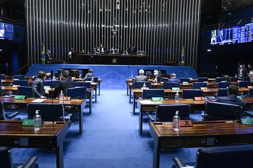 
				
					Piso salarial de R$ 4,7 mil para enfermeiros é aprovado no Senado
				
				