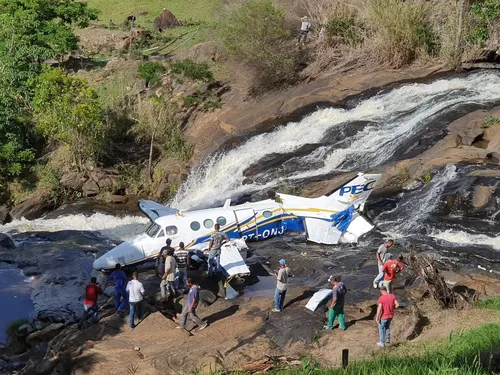 
				
					Marília Mendonça morre em acidente de avião no interior de Minas Gerais
				
				