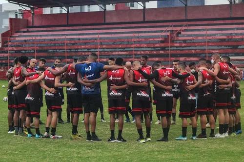 
				
					Às vésperas da final da Série D, Ítallo valoriza elenco e aposta em remontada do Campinense
				
				