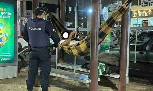 
                                        
                                            Foragido da Paraíba é preso ao dormir em rede armada em ponto de ônibus no DF
                                        
                                        