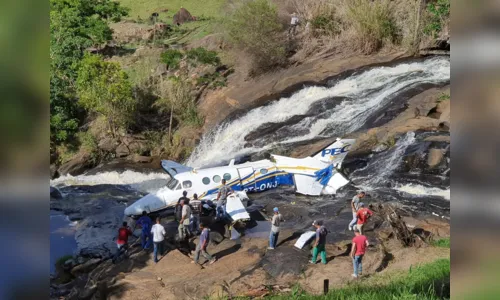 
				
					Marília Mendonça morre em acidente de avião no interior de Minas Gerais
				
				
