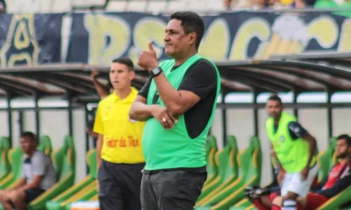 
                                        
                                            Treze apresenta Flávio Barros à torcida e técnico afirma pressa por montagem do elenco
                                        
                                        