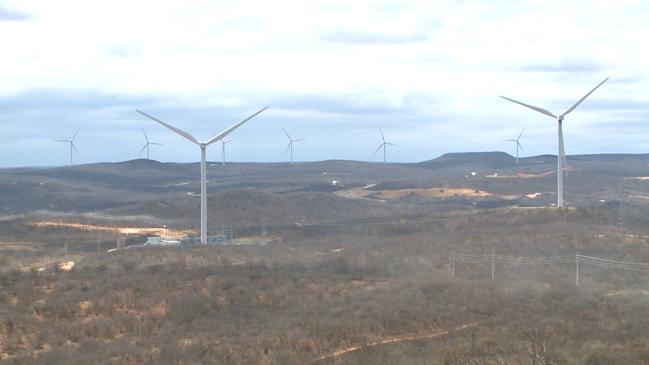 Com corredor de vento e ilha de calor, Paraíba avança na produção de energias renováveis